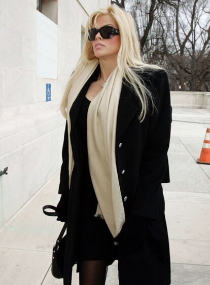 Anna Nicole Smith llegando al Tribunal Supremo, en Washington, en febrero de 2006,