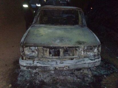 Coche calcinado el sábado en Arcelia tras una acción de un grupo armado.