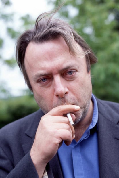 Christopher Hitchens, en  2003 durante su visita al Guardian Hay Festival de  Gales.