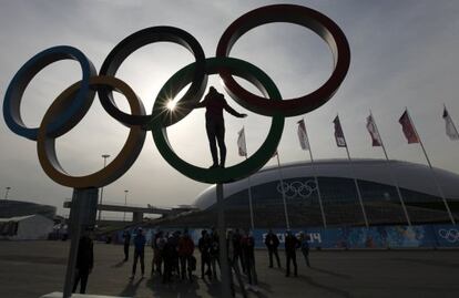 Un grupo de voluntarios, en el parque olímpico de Sochi.