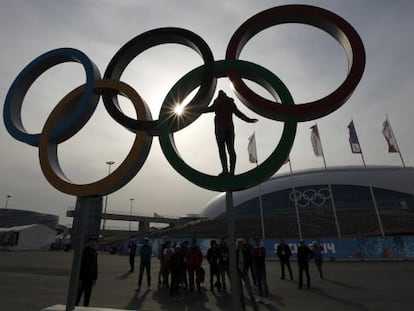 Un grupo de voluntarios, en el parque ol&iacute;mpico de Sochi.