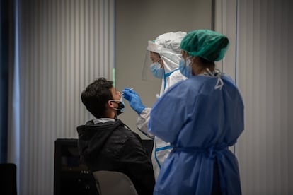 A man gets a PCR test in the Raval neighborhood of Barcelona on December 7.