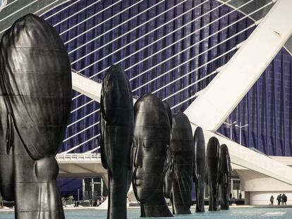 Las siete esculturas de Plensa expuestas en la Ciudad de las Artes de Valencia.