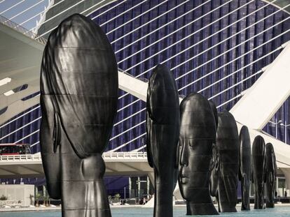 Las siete esculturas de Plensa expuestas en la Ciudad de las Artes de Valencia.