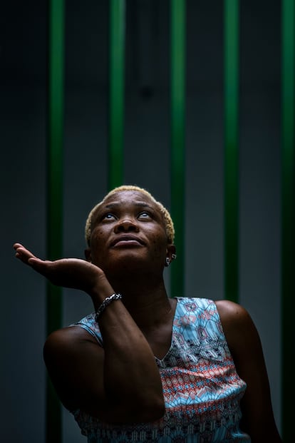 Tessy John fotografiada en una zona próxima a las celdas del módulo 18.