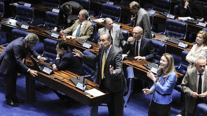 Nunes (PSDB) e Grazziotin (PCdoB) em sessão do PEC