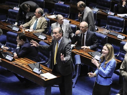 Nunes (PSDB) e Grazziotin (PCdoB) em sessão do PEC