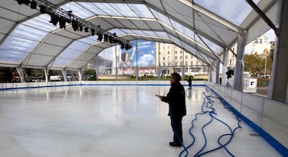 Pista de hielo que se instaló las pasadas Navidades en la plaza de Catalunya de Barcelona.