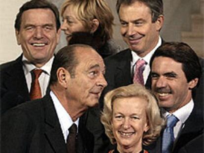 Schröder, Chirac, Blair y Aznar, con la presidenta del Parlamento Europeo, Nicole Fontaine, en Bruselas.