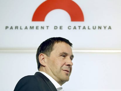 El secretario general de Sortu, Arnaldo Otegi, en el Parlament. 