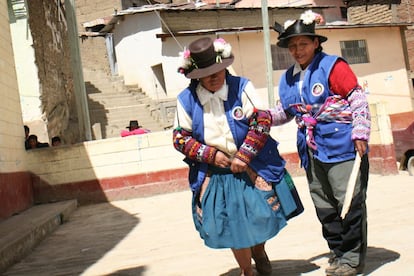 Las matronas, durante una obra de teatro como actividad de sensibilización en las comunidades.