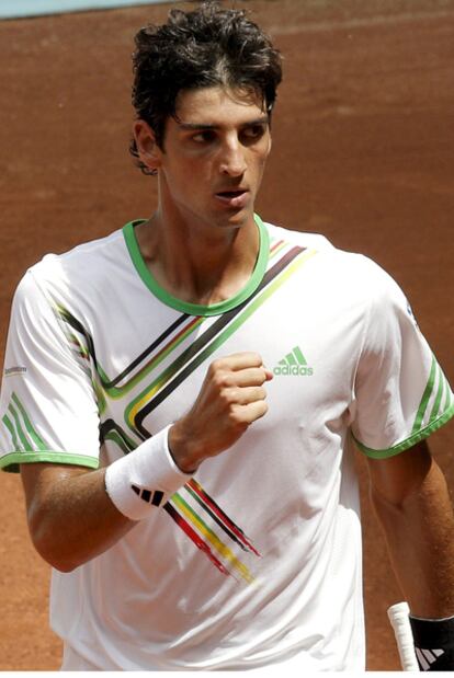 El tenista brasileño Thomaz Bellucci tras ganar un punto en su partido ante el checo Tomas Berdych en los cuartos de final del Masters 1000 de Madrid.