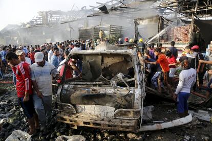 Ataque terrorista con camión bomba en un concurrido mercado de un barrio chií en Bagdad.