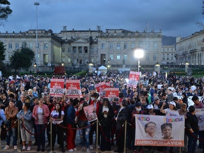 Una multitud en la Plaza de Armas apoya la radicación de la primera versión de la reforma laboral, el 16 de marzo, en Bogotá, Colombia.