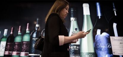 Exposición de vinos en una feria celebrada en Hong Kong, en 2014.