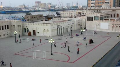 &#039;Football field&#039;, de la artista Maider L&oacute;pez, presente en la bienal de arte en la Red.