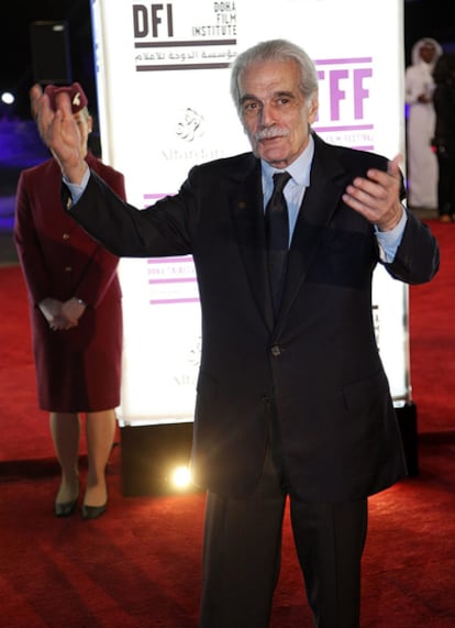 El actor Omar Sharif durante el estreno de la película <i>Black Gold</i>, el martes 25 de octubre de 2011, protagonizada por Antonio Banderas y que inauguró el Festival de Cine Tribeca de Doha en Catar