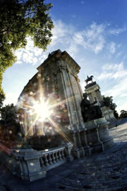 Monumento a Alfonso XII, de José Grases, en el parque del Retiro.