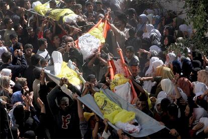 Funeral de los 19 civiles palestinos fallecidos en Beit Hanun.