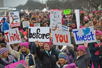 “Pense antes de tuitar”. Tirada em Washington.