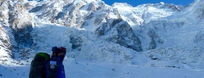 Alex Txikon, camí de l'inici de la ruta Kinshofer.