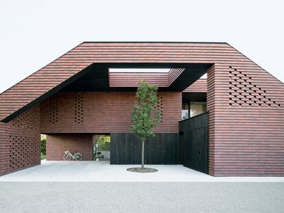 Los arquitectos de Ofis han bautizado esta vivienda en Liubliana como Frame House (Casa Marco).