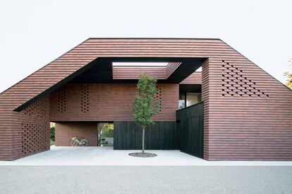 Los arquitectos de Ofis han bautizado esta vivienda en Liubliana como Frame House (Casa Marco).