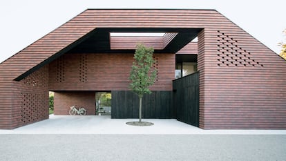 Los arquitectos de Ofis han bautizado esta vivienda en Liubliana como Frame House (Casa Marco).