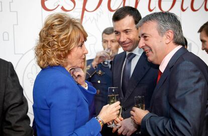 La presidenta de la Comunidad, Esperanza Aguirre, junto a los líderes de la oposición, Tomás Gómez (PSOE) y Gregorio Gordo (IU).