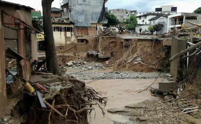 Destrozos causados tras la avalancha de lodo y piedras en la localidad colombiana de Mocoa.