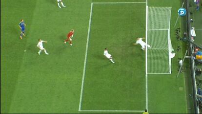 Una captura de televisión que muestra el gol de Devic a Inglaterra