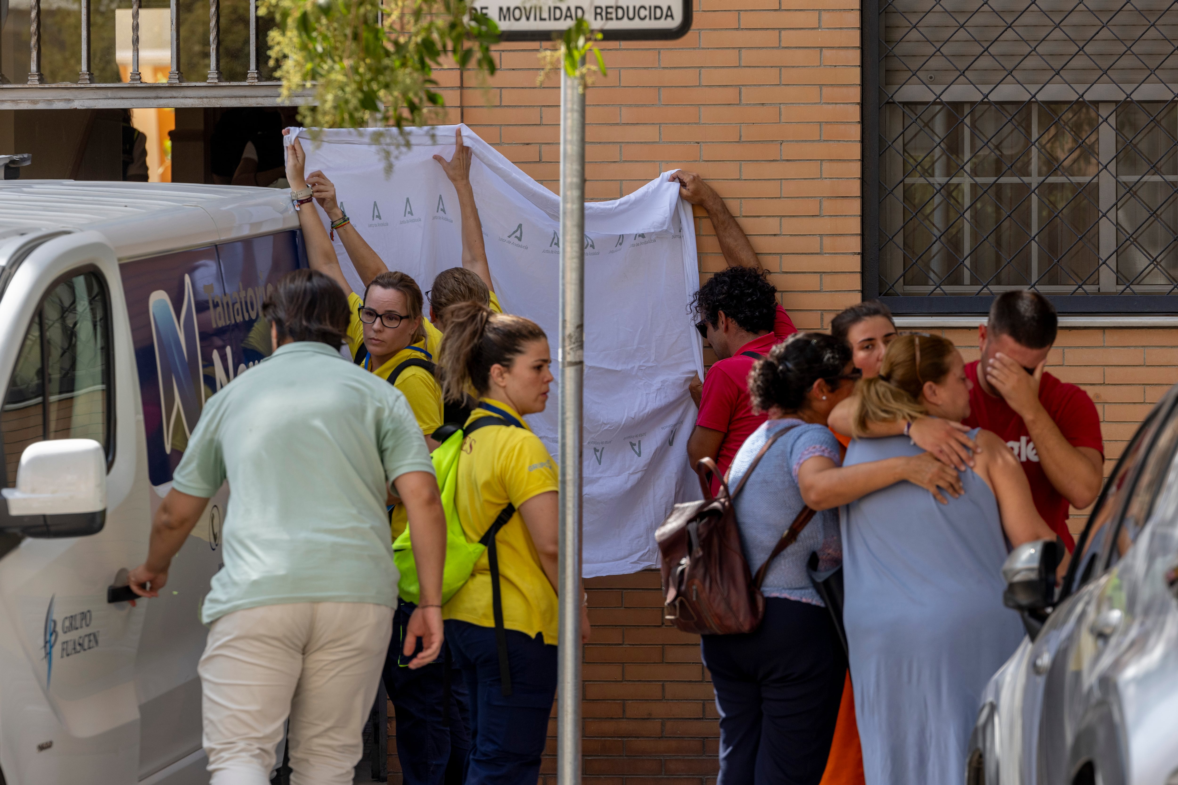 Detenido un hombre de 58 años en Sevilla tras asesinar a su mujer con un cuchillo e intentar autolesionarse