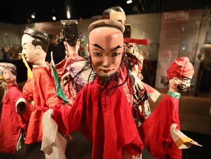 Un grupo de títeres chinos expuestos en la exposición 'De la caverna al cine: un viaje a través de los títeres', en Pozuelo de Alarcón (Madrid). 