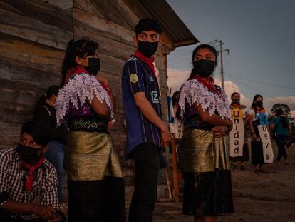 Integrantes de Ejército Zapatista de Liberación Nacional, en el VIII Caracol Dolores Hidalgo, en Chiapas, el 31 de diciembre de 2023.