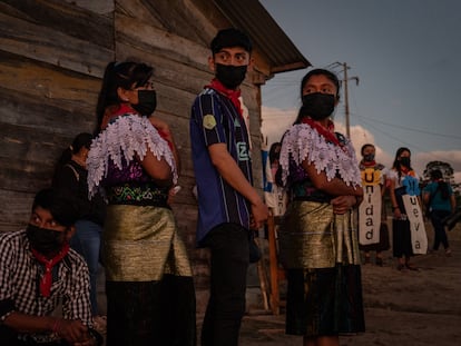 Integrantes de Ejército Zapatista de Liberación Nacional, en el VIII Caracol Dolores Hidalgo, en Chiapas, el 31 de diciembre de 2023.