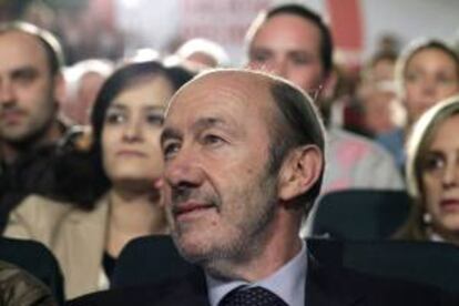 En la imagen, el secretario general del PSOE, Alfredo Pérez Rubalcaba, durante el mitin celebrado el pasado lunes en en Auditorio Gustavo Freire de Lugo.