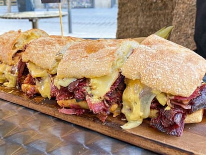 Cuando más es poco: el tremendo bocadillo de pastrami de Craft 19