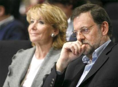 Mariano Rajoy y Esperanza Aguirre, en el foro del PP celebrado en Madrid.