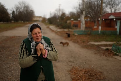 Antonina Ustimenko, de 64 años, en el pueblo de Blahodatne, en la provincia de Jersón, que fue recuperado por las tropas ucranias el jueves.