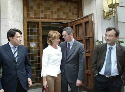 Ignacio González, Esperanza Aguirre, Alberto Ruiz-Gallardón y Manuel Cobo, en abril de 2004.