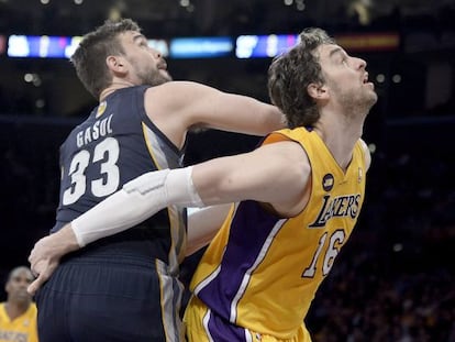 Marc Gasol, defendido por su hermano Pau