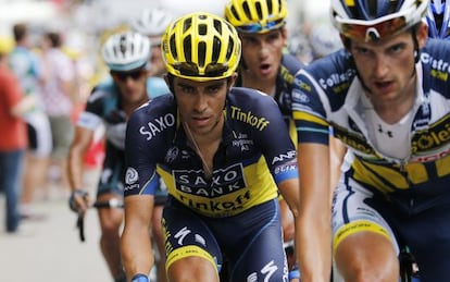 Alberto Contador escalando el Alpe D'Huez.