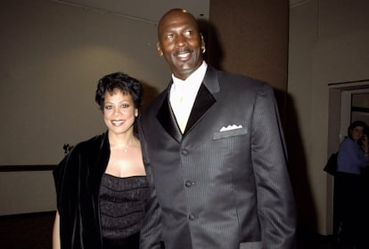 Michael Jordan y Juanita en 1999, antes de divorciarse.