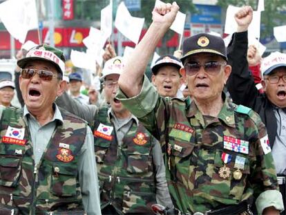 Veteranos de la guerra de Corea protestan, ayer en Incheon (oeste de Seúl), contra la prueba nuclear norcoreana.