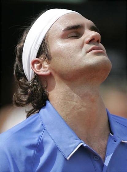 Tras ganar a Tommy Robredo en la final de Barcelona, Nadal suma su 45 victoria en tierra batida, iguala el récord de Börg y también logra llevarse por segundo año consecutivo el Trofeo Conde de Godó.