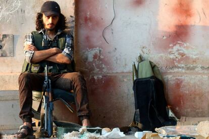 Un combatiente rebelde tras la &uacute;ltima ofensiva en Alepo.