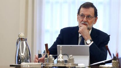 El presidente del Gobierno, Mariano Rajoy, durante la reunión extraordinaria del Consejo de Ministros de este miércoles.