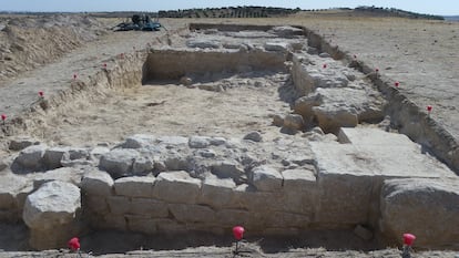 Edificio hallado en la cabecera del foro de Caraca.