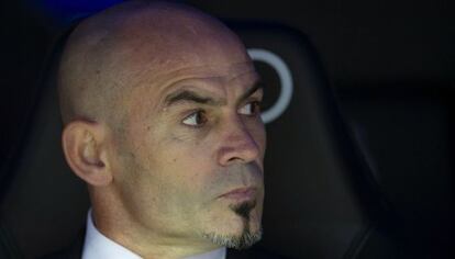 Paco Jemez en el banquillo contra el Real Madrid.