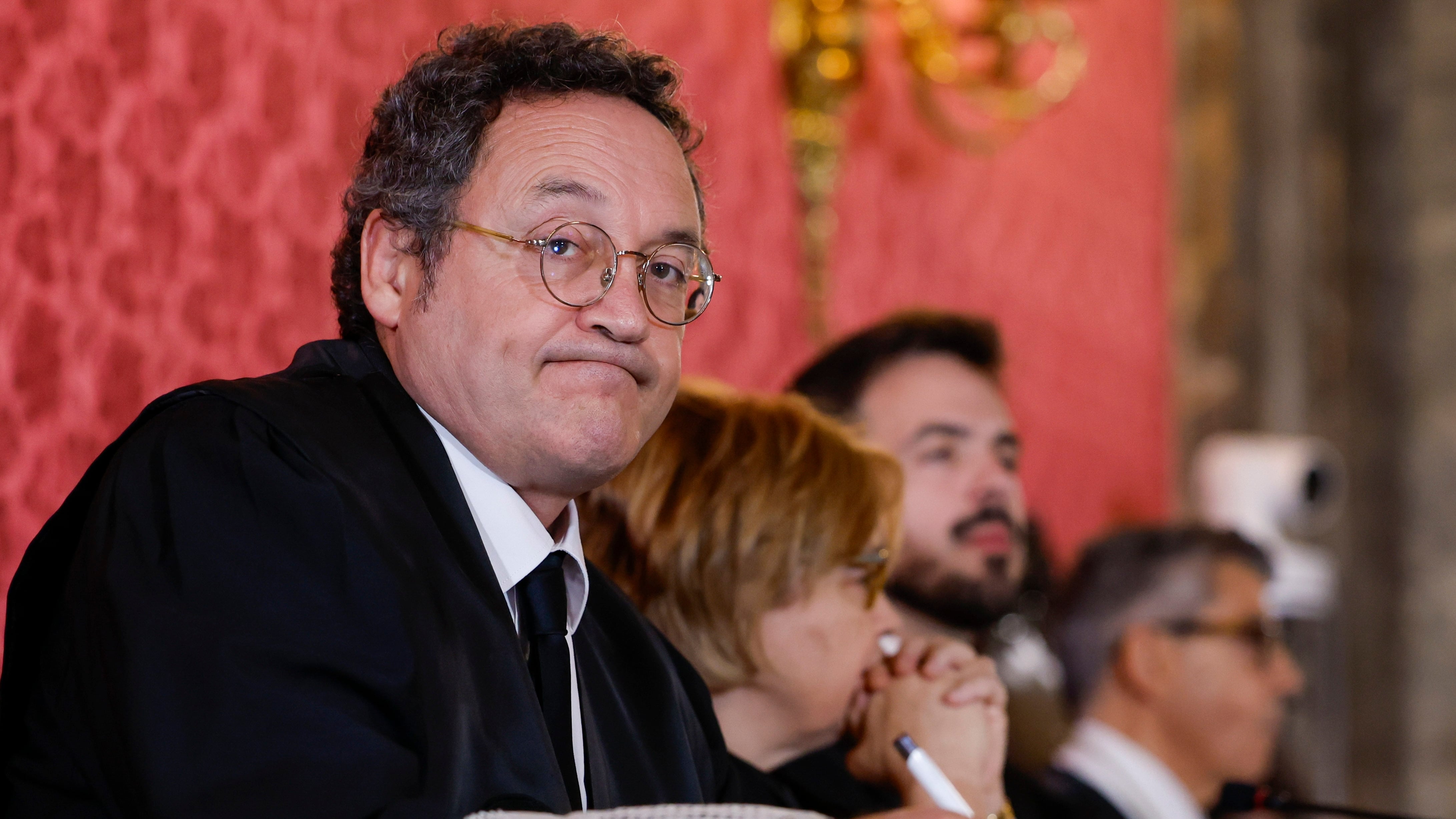 El exfiscal general pone el dedo en la llaga